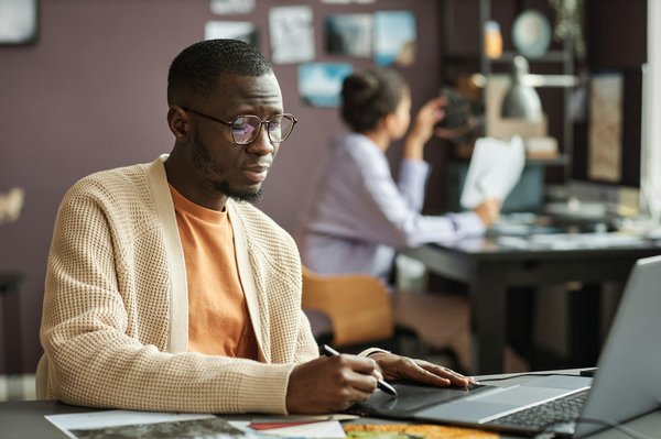 Générateur d'images par IA : une création d'images cohérentes avec l'identité de marque